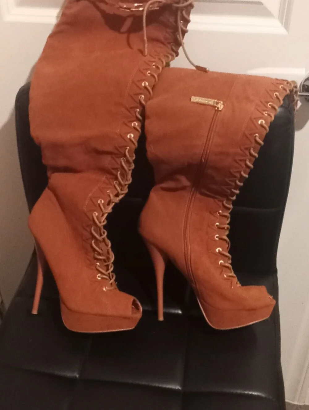 Women’s Knee-High Lace-Up Platform Boots - Tan